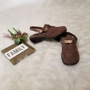 NWT Vionic Adelaide Wedge Mule Clogs